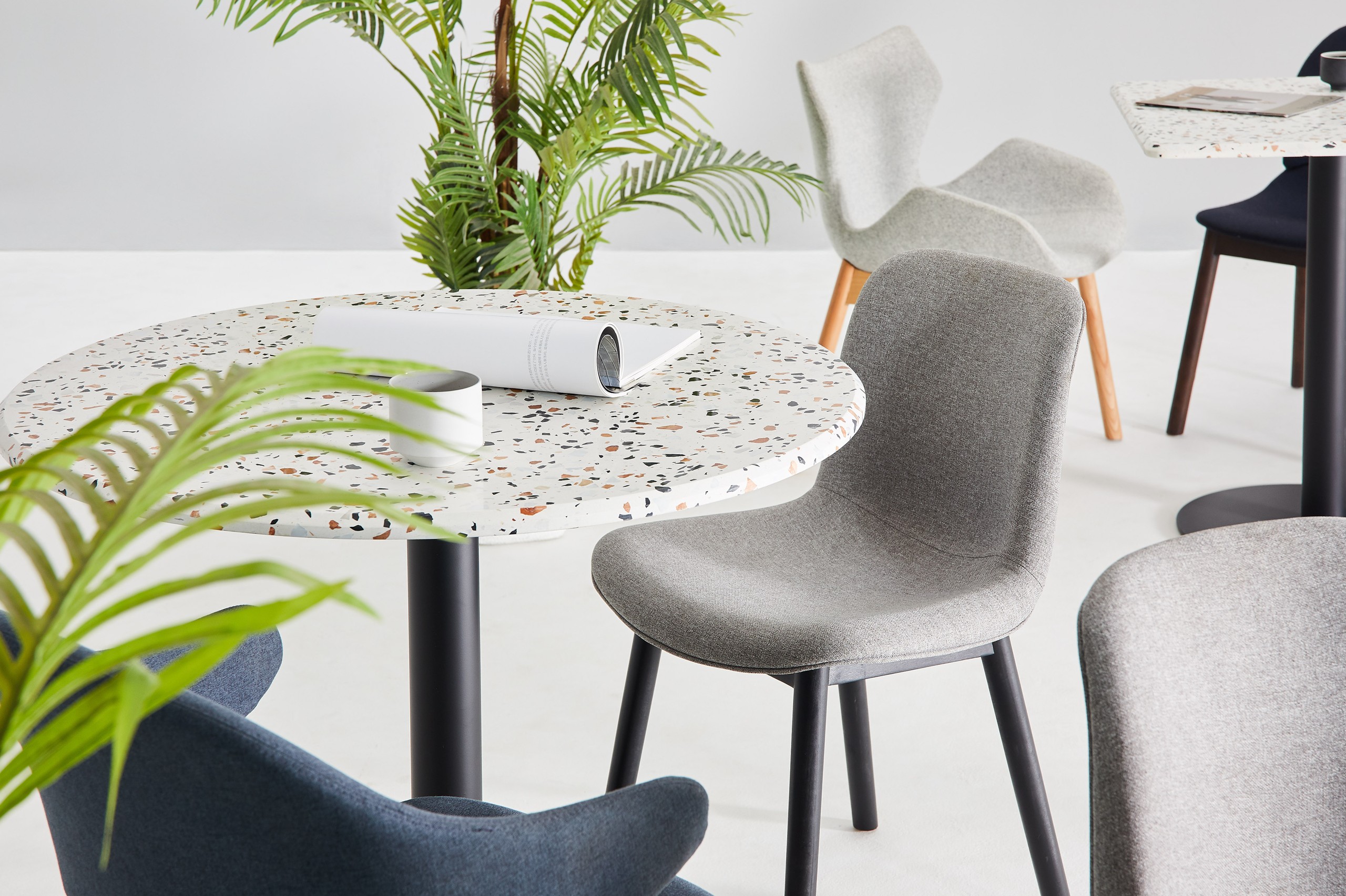 Nougat Table /Rounded - M